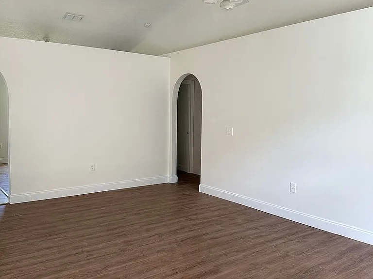 2475 Compass Pointe Dr — Photo 3
