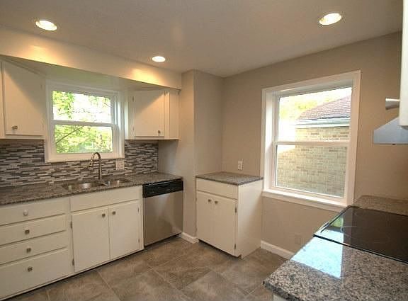 3rd image of 2604 Ardmore Ave