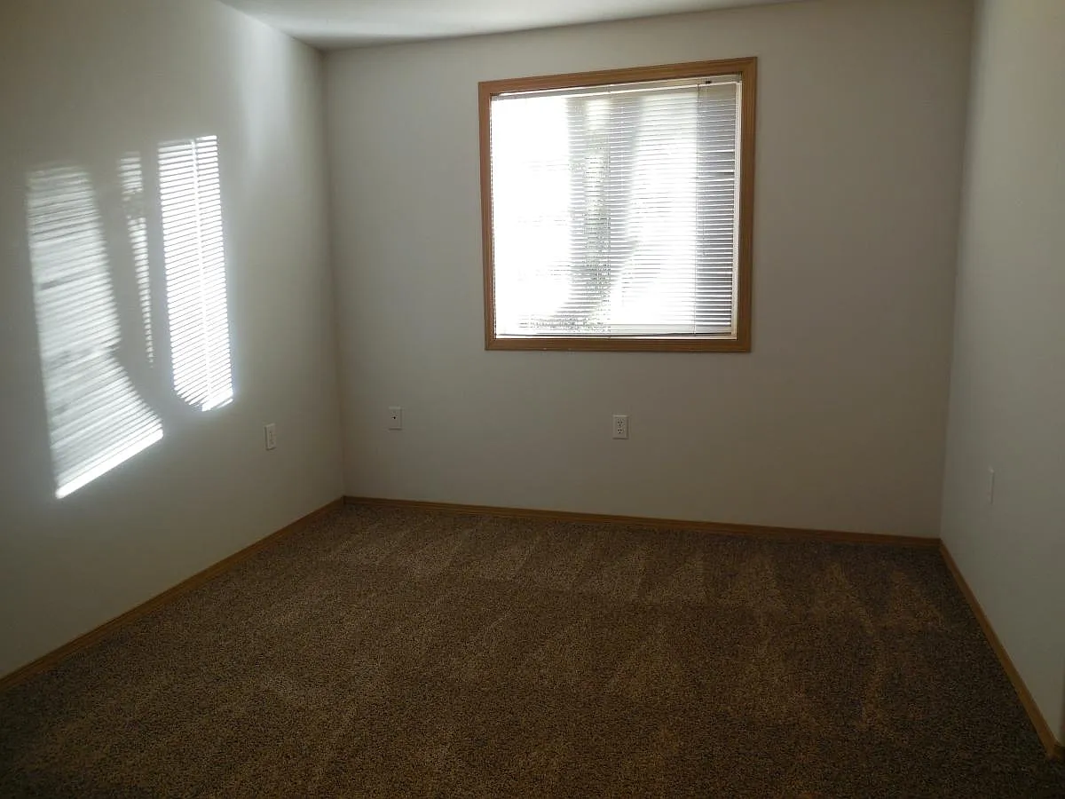 2 bed, 1.5 bath, 950 sqft, $1,300 — Photo 4