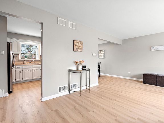 5th image of 9930 La Reina Real St