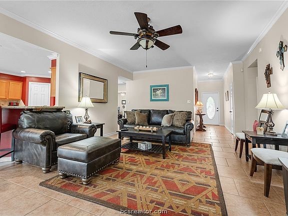4th image of 1215 Skyline Ct