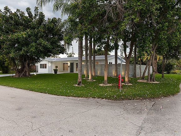 2nd image of 1800 NE 27th Ave