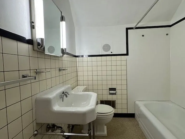 1508 E Holly St — Photo 13