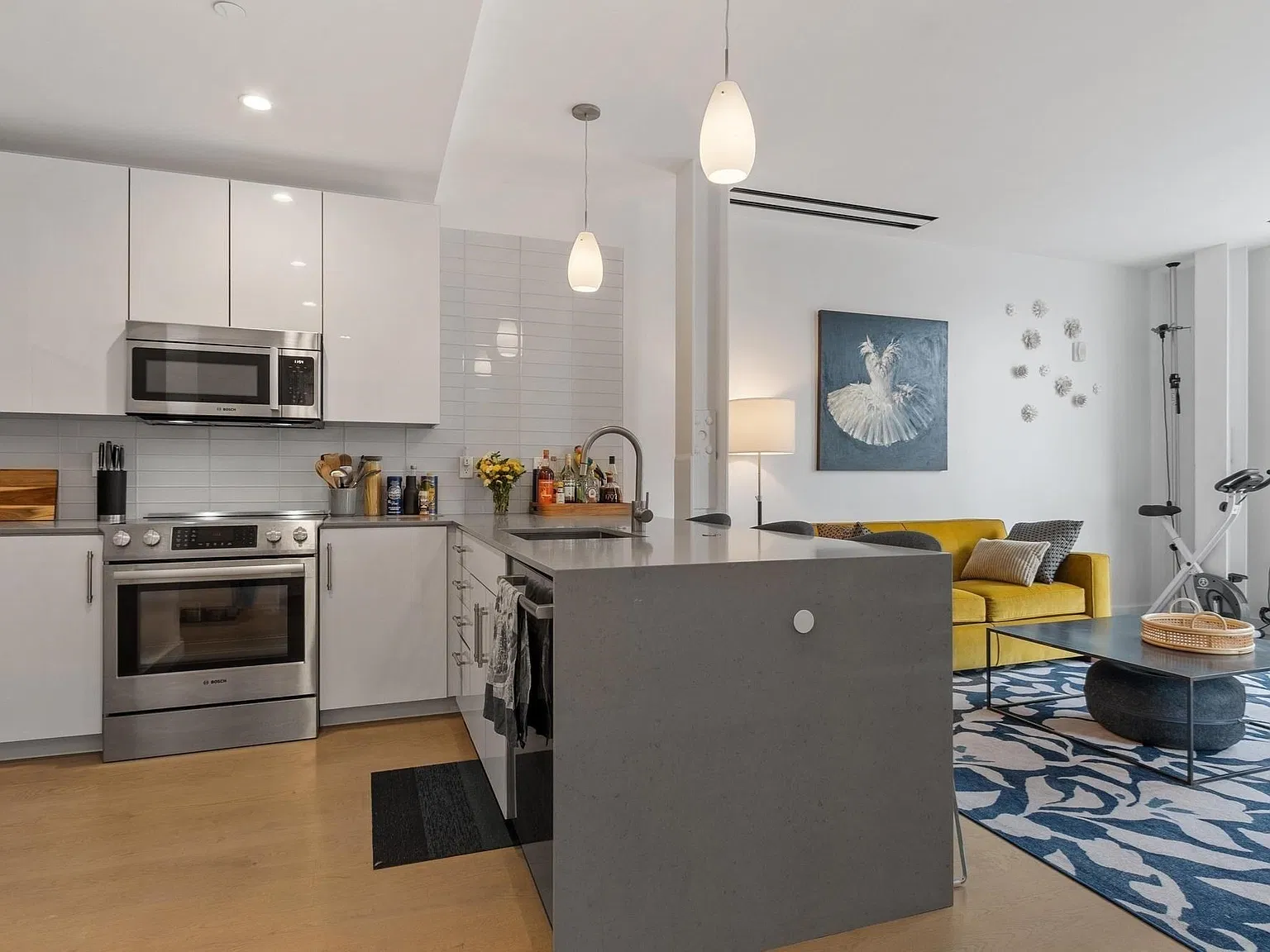 1 bed, 1.0 bath, 651 sqft, $2,850 — Photo 3