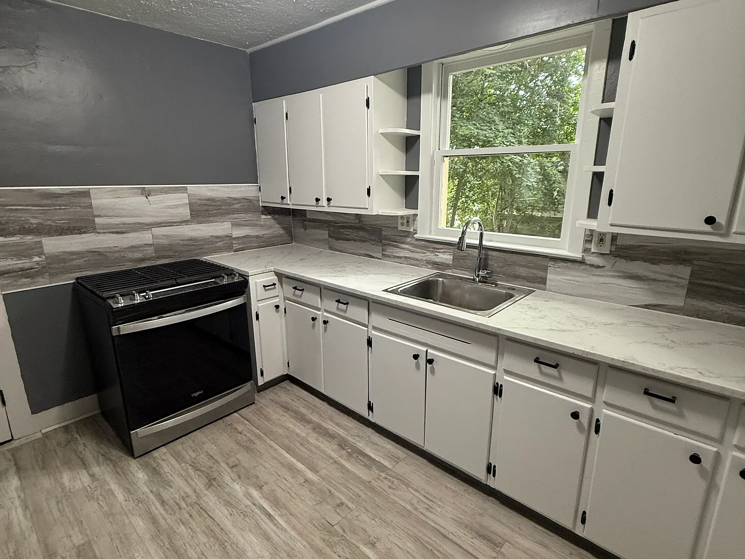 3 bed, 1100 sqft, $1,850 — Photo 2