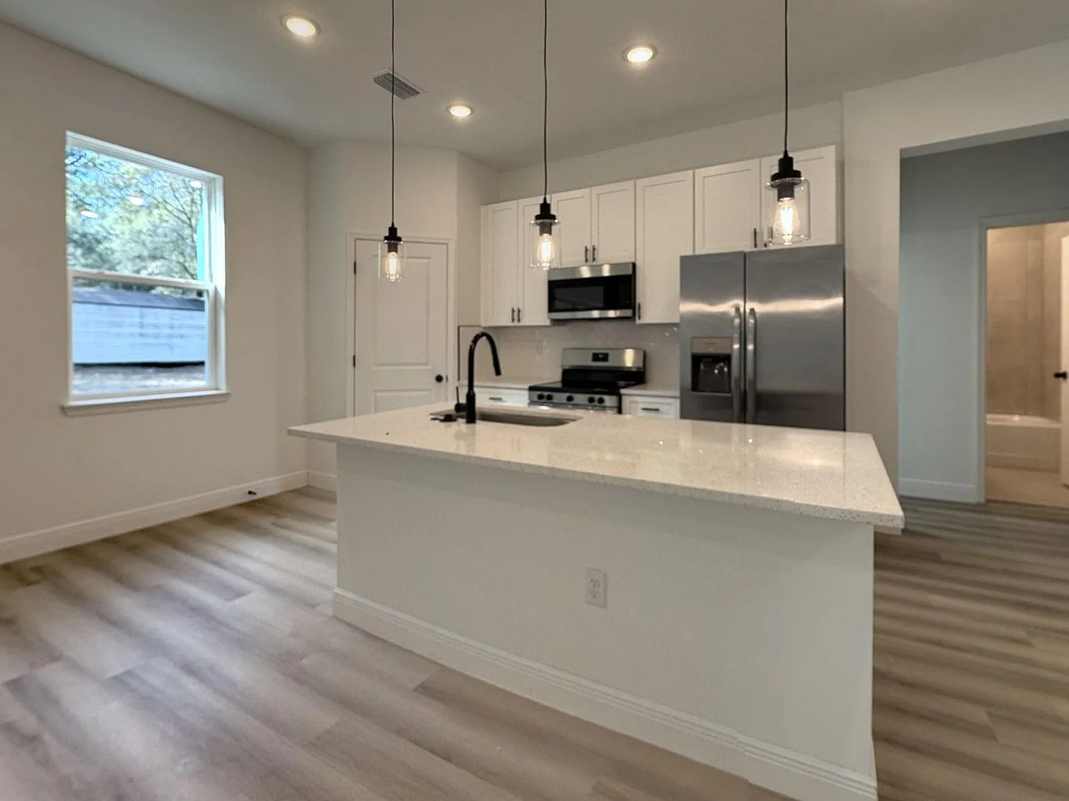 4 bed, 1587 sqft, $1,800 — Photo 4