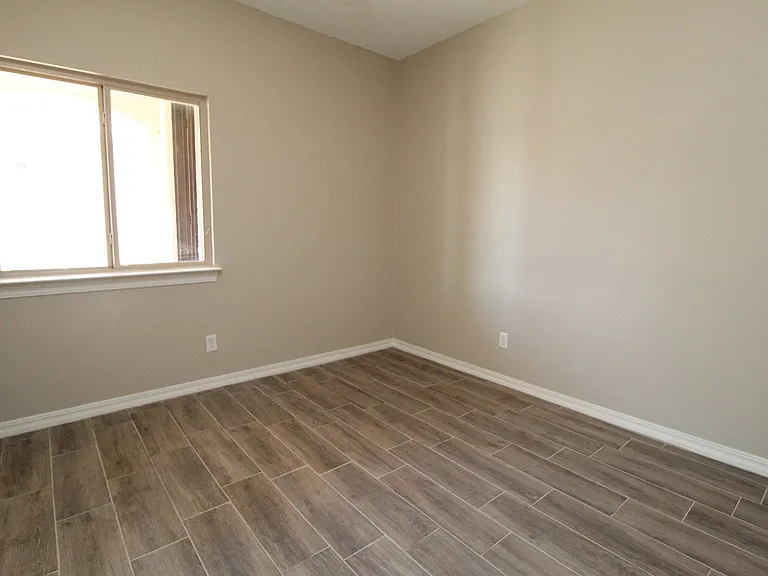2216 Amber Point Pl — Photo 13