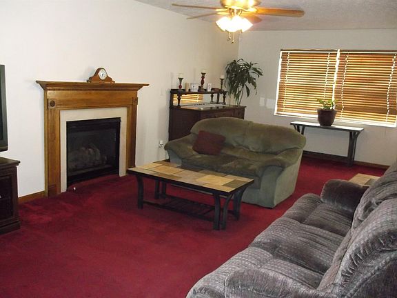 5th image of 825 Harbor Pl
