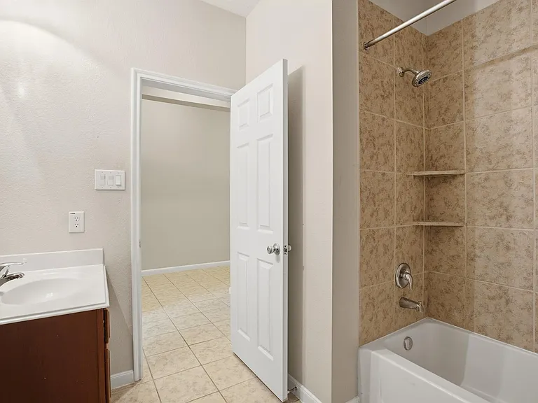 11103 Avery Oaks Ln — Photo 10