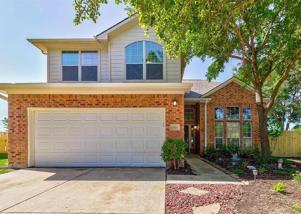 Welcome to 19311 Bear Meadow Ct. in Bear Creek Plantation