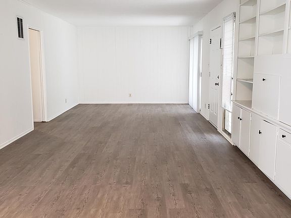 3rd image of 1079 Meadowbrook Ave APT 5