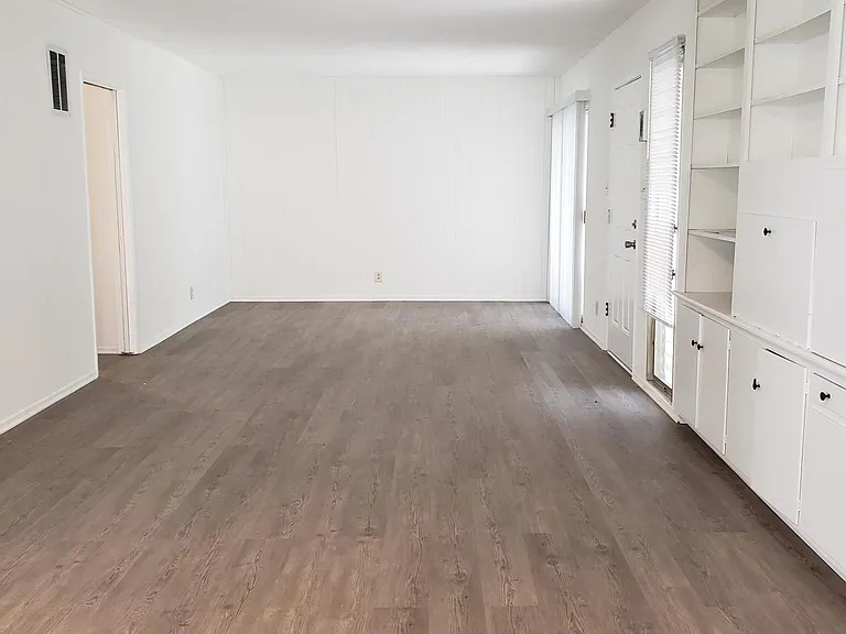 1079 Meadowbrook Ave #5 — Photo 3