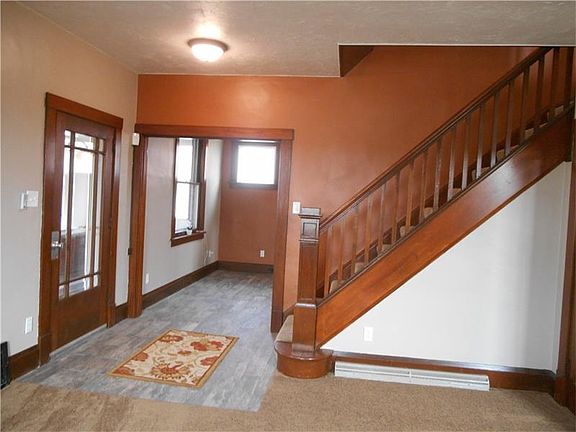 3rd image of 910 Towne Square Dr