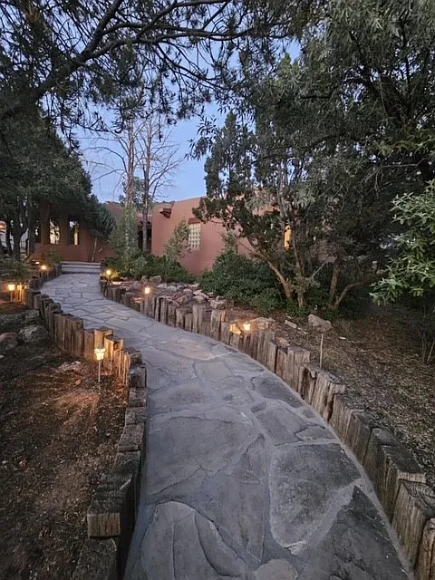 1306 Lejano Ln
