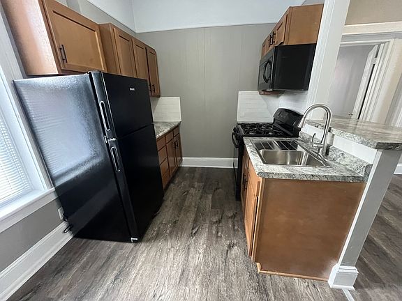 5th image of 203 W Dewald St #1