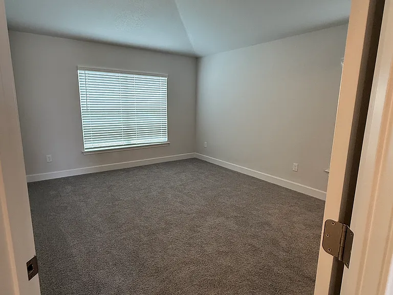 4413 SW 90th Pl — Photo 10