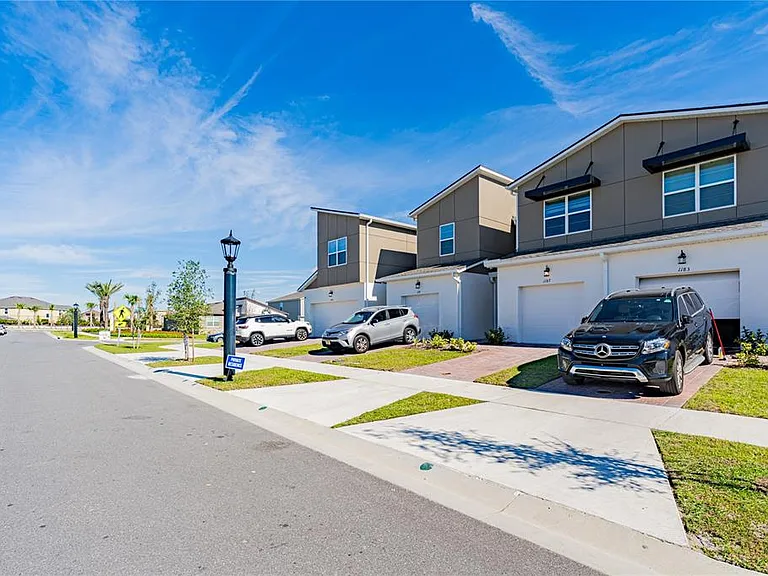 1187 Boardwalk Pl — Photo 2