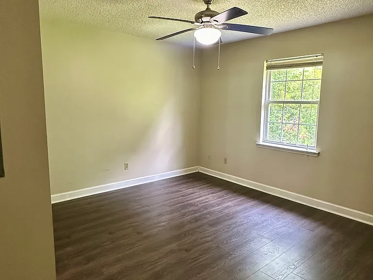140 Talbot Ct #140 — Photo 11