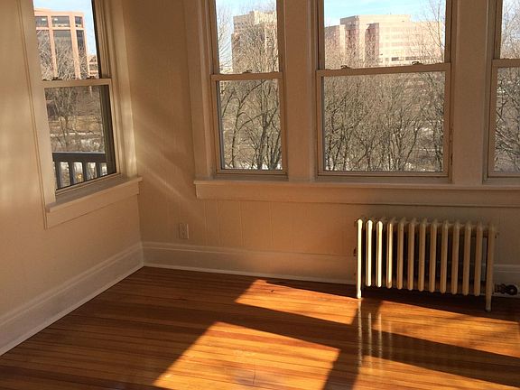 5th image of 58 Battle Ave APT 2R