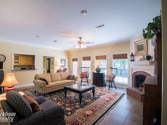 3rd image of 1843 Green Briar Dr