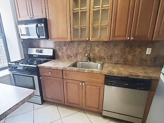 2nd image of 204 W 94th St #6CC