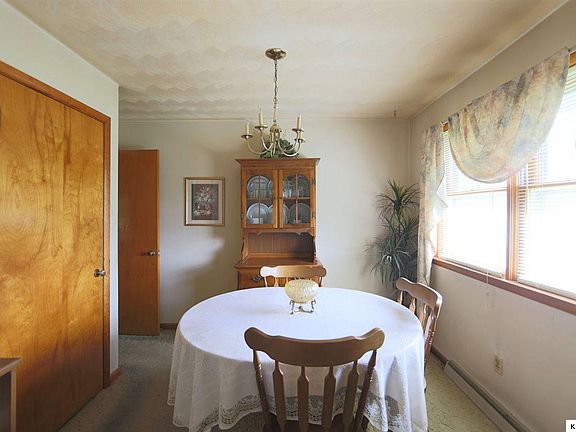 4th image of 14 Eastgate Dr
