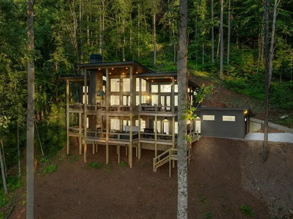 2 Grand Vista Dr, Blue Ridge, GA 30513