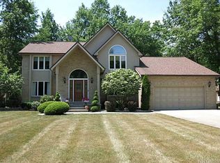 90 Riverwoods Dr, Grand Island, NY 14072