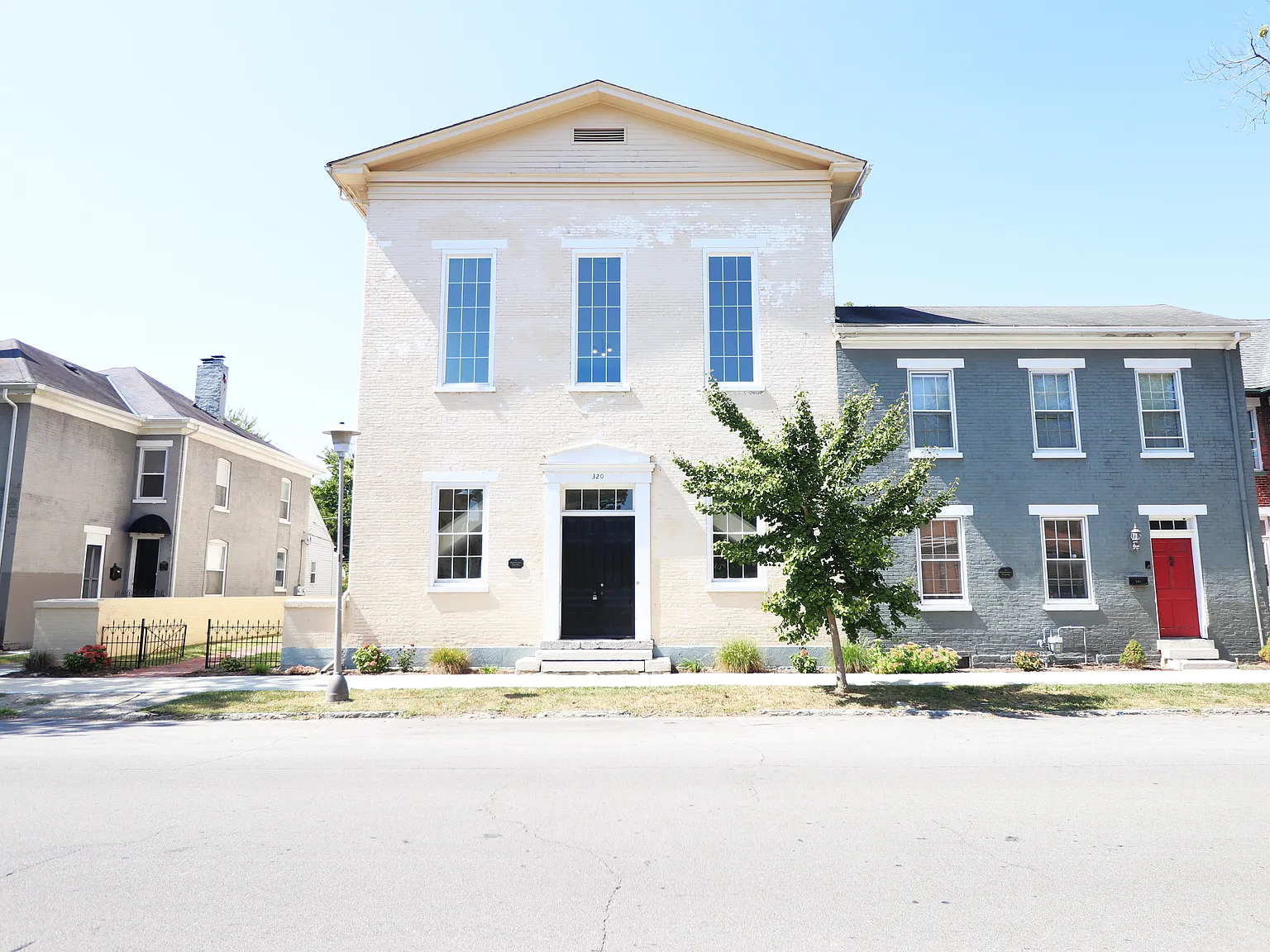 Historic Apartment Building — Photo 3