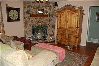 4th image of 1206 Hemphill Dr
