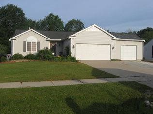 918 Bush Creek Ln, Whitehall, MI 49461