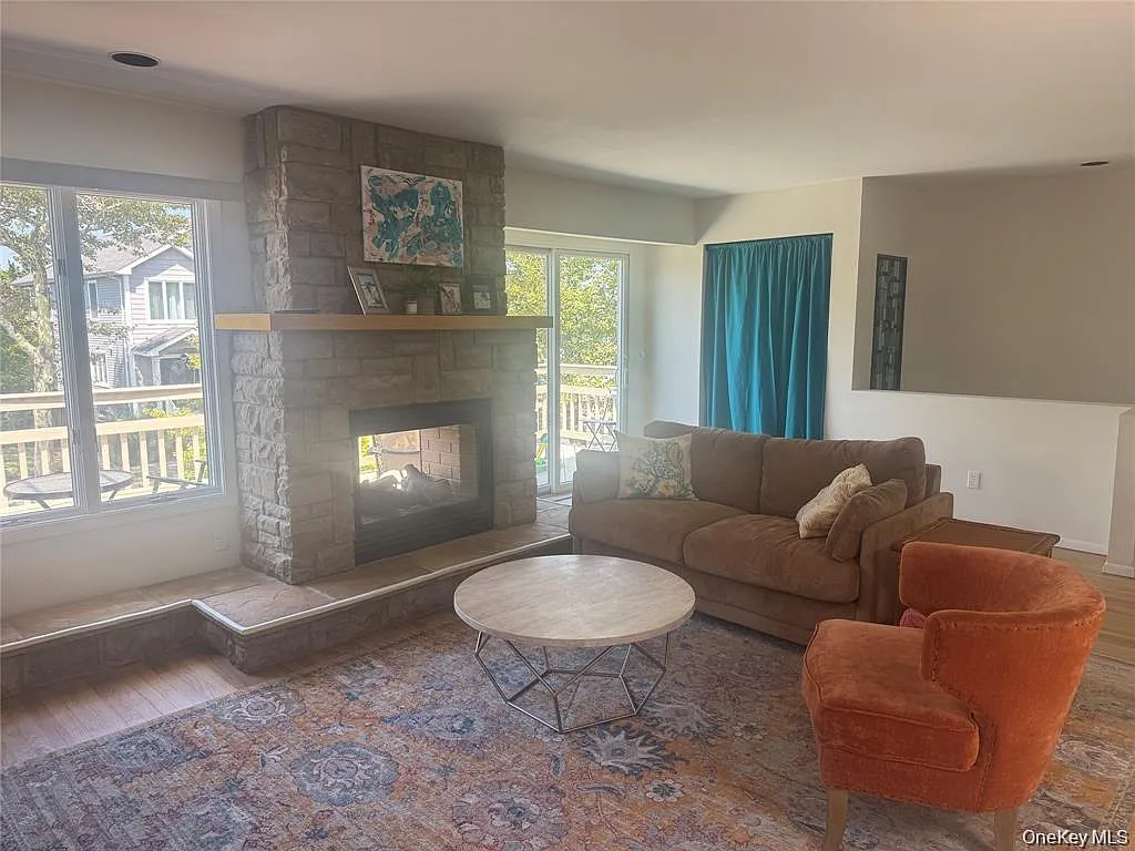 3 bed, 2.0 bath, 1600 sqft, $4,300 — Photo 4