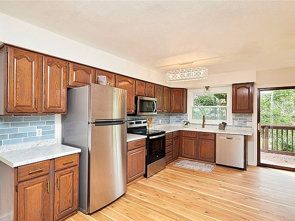 5th image of 806 S 1st St