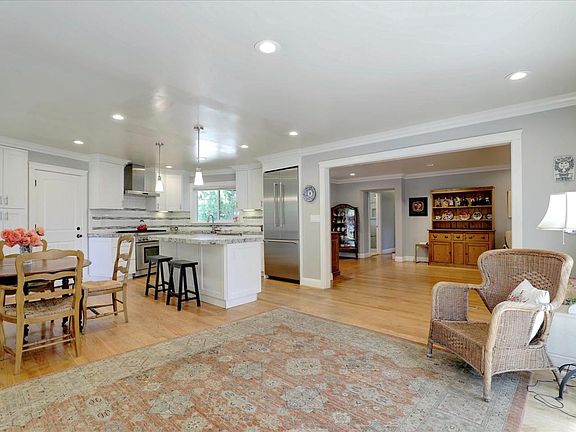 3rd image of 1176 Berkshire Dr