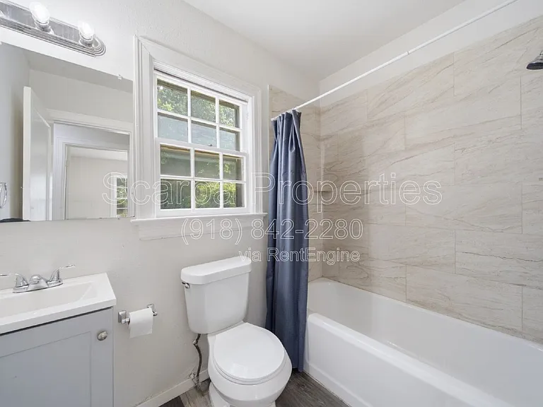 4530 E 6th St — Photo 14