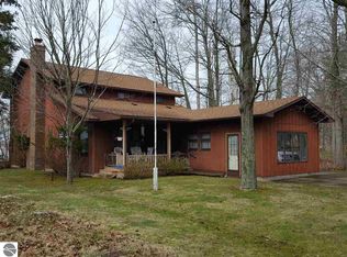 335 Lakewood Dr, East Tawas, MI 48730