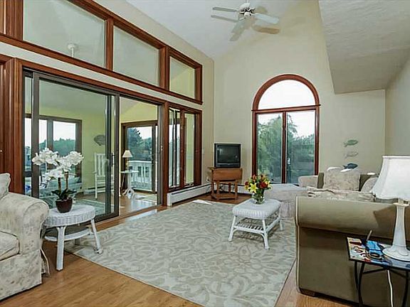 3rd image of 36 White Swan Dr