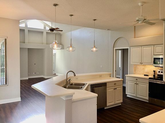 3rd image of 7349 Featherstone Blvd