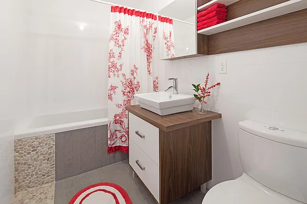 Sold by aptsandlofts.com | media 1