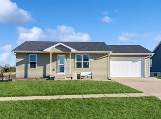 412 Jacki Dr, Lone Tree, IA 52755