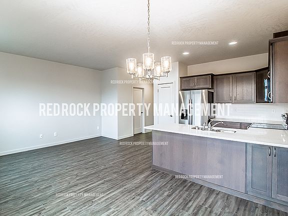 3rd image of 201 S Woodlawn Ln