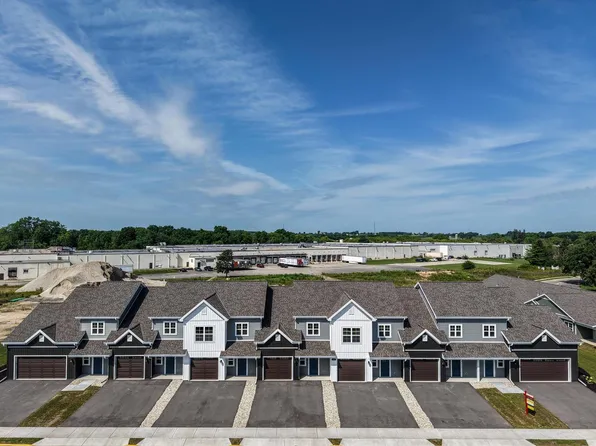 1675 Reigle DRIVE #5, Kewaskum, WI 53040