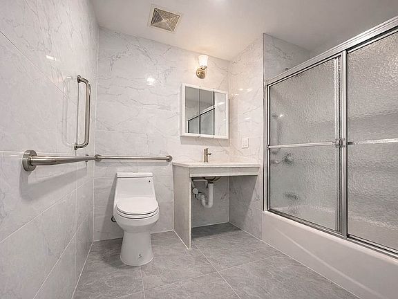 4th image of 2837 W 19th St #2A