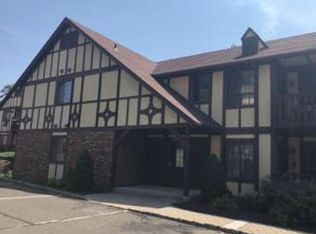 27 Canterbury Ln, Trumbull, CT 06611