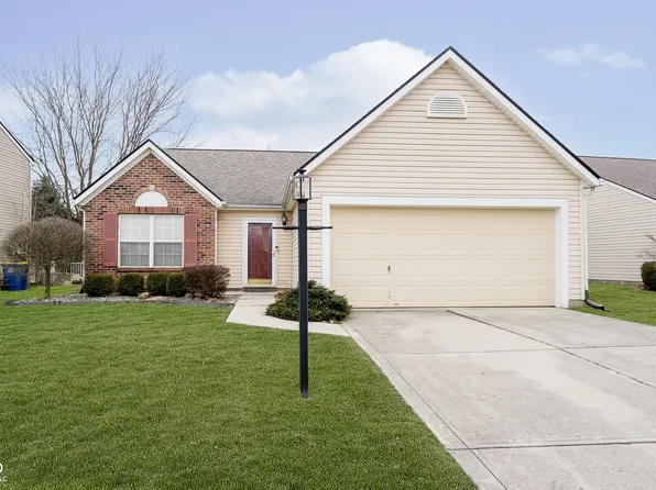 12243 Carriage Stone Dr, Fishers, IN 46038
