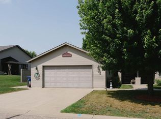 657 Sandy Ct, Wanamingo, MN 55983