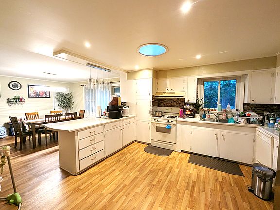 Kitchen / Dining Area View