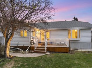 121 N Mountain St, Cochrane, AB T4C 1Z5