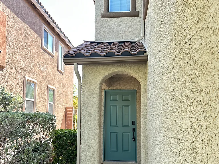 928 Purdy Lodge St — Photo 2