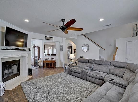 4th image of 411 Reservation Dr